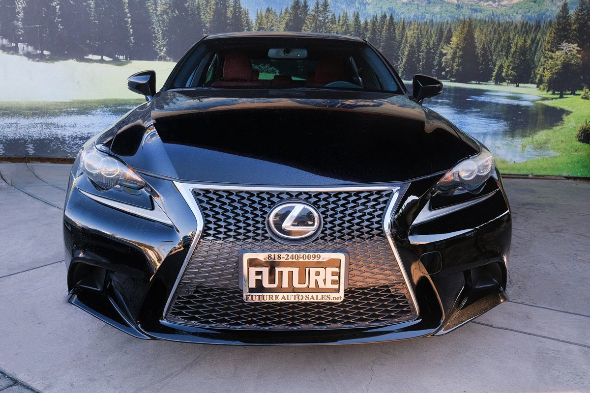 Lexus IS250 photo 2