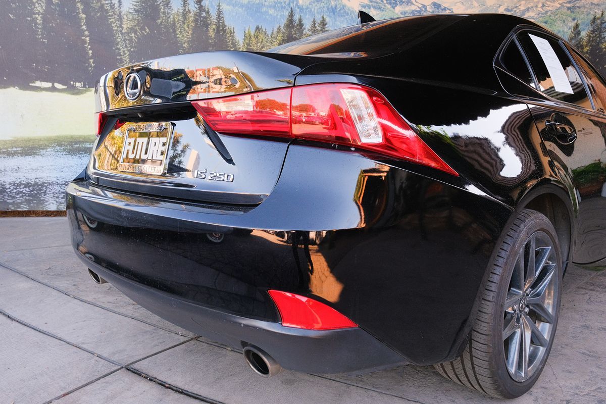 Lexus IS250 photo 29