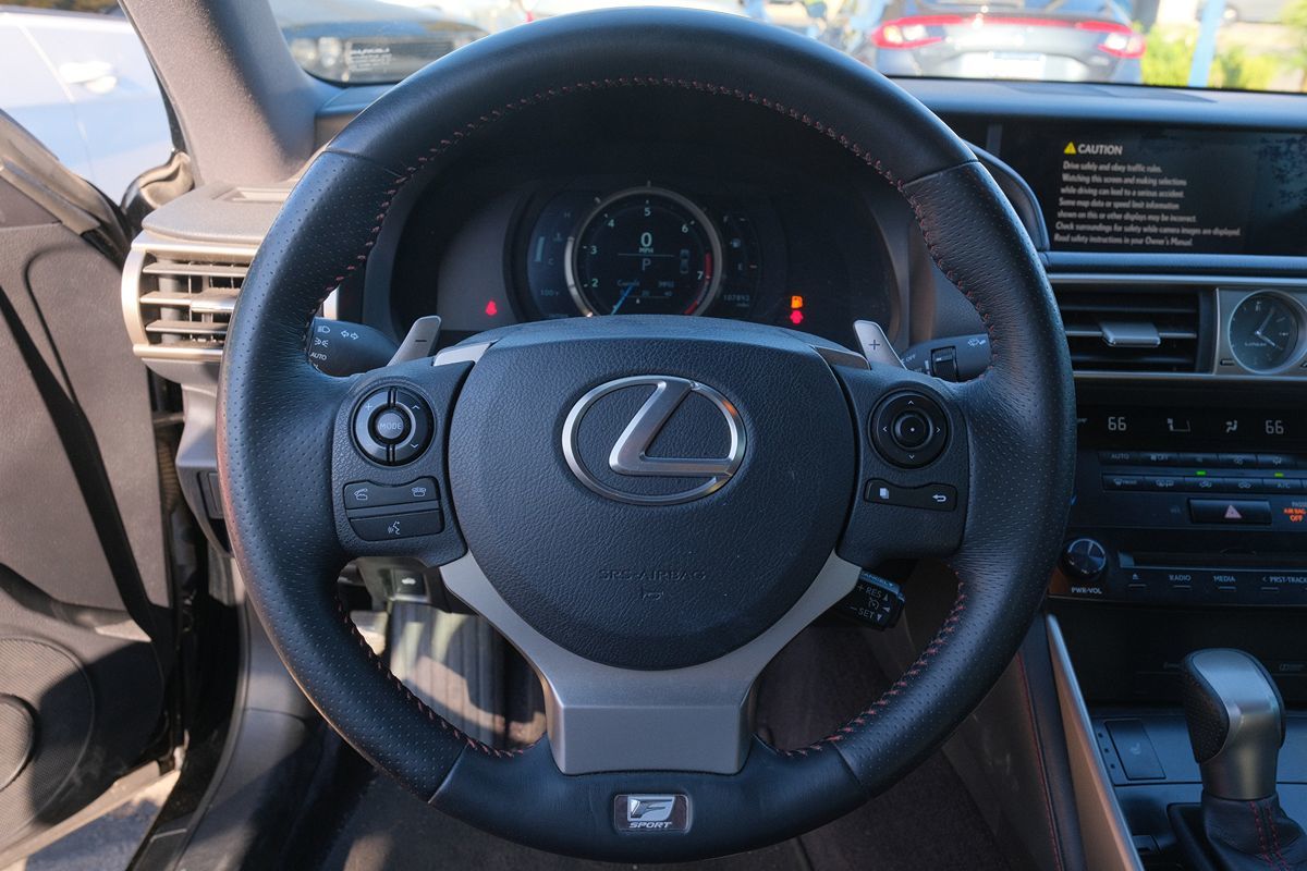Lexus IS250 photo 11