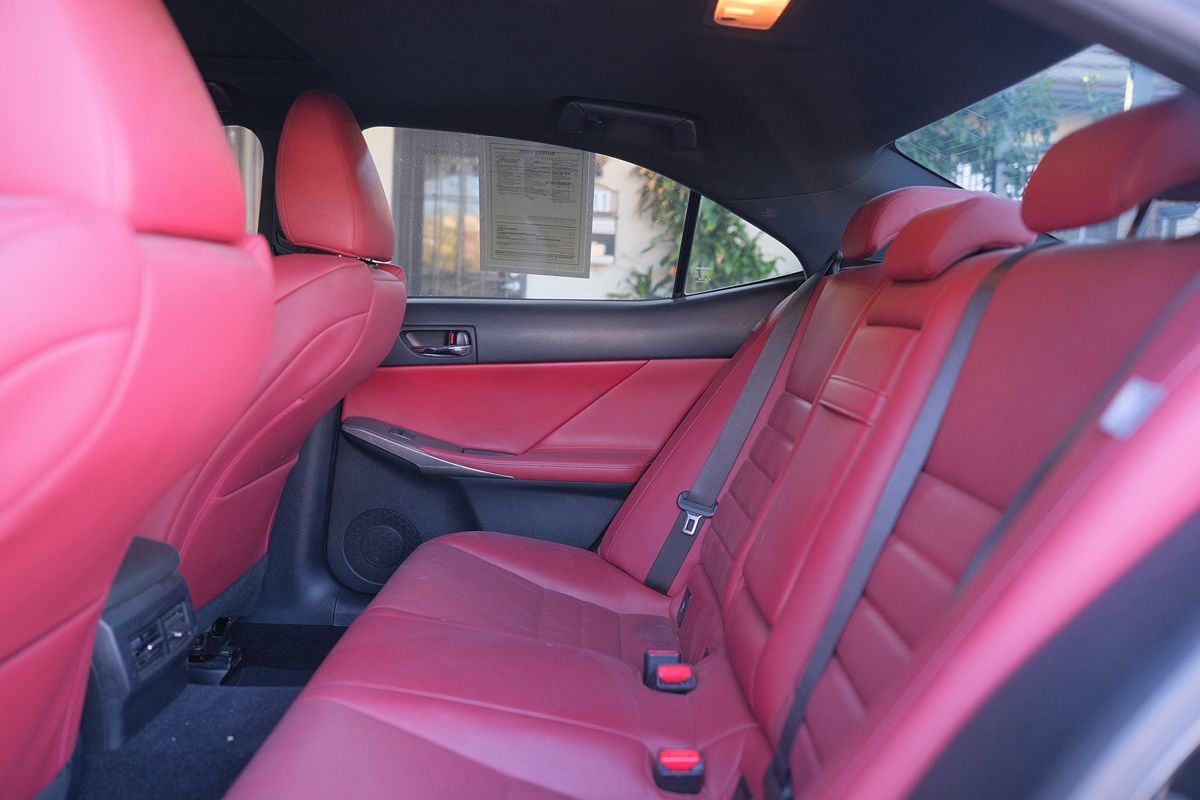 Lexus IS250 photo 27