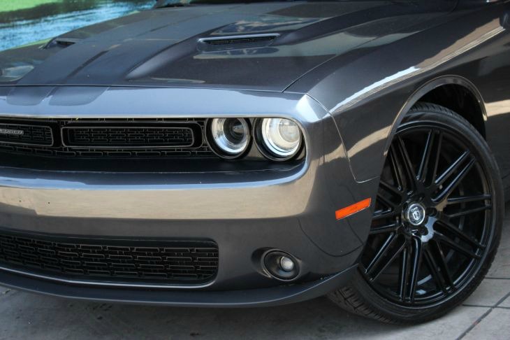 Sold 2016 Dodge Challenger SXT in Glendale