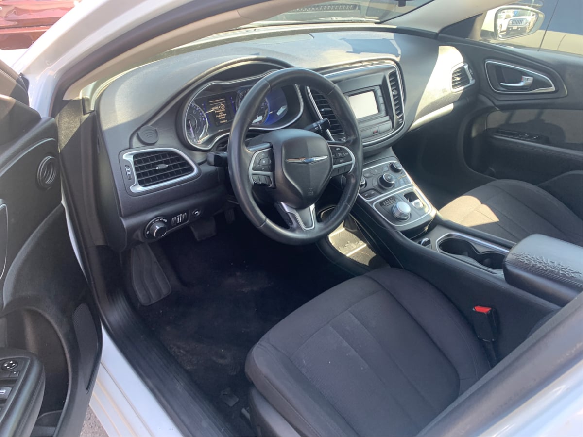 2015 Chrysler 200 Limited photo 9