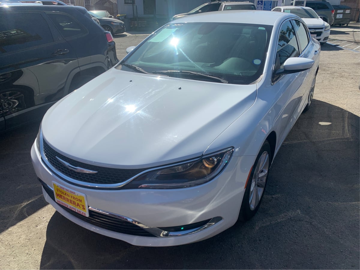 2015 Chrysler 200 Limited - Photo 13