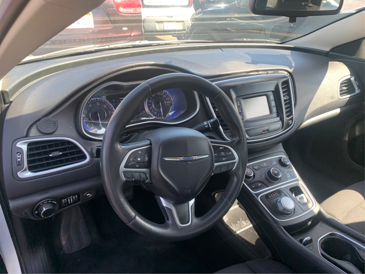 2015 Chrysler 200 Limited photo 11