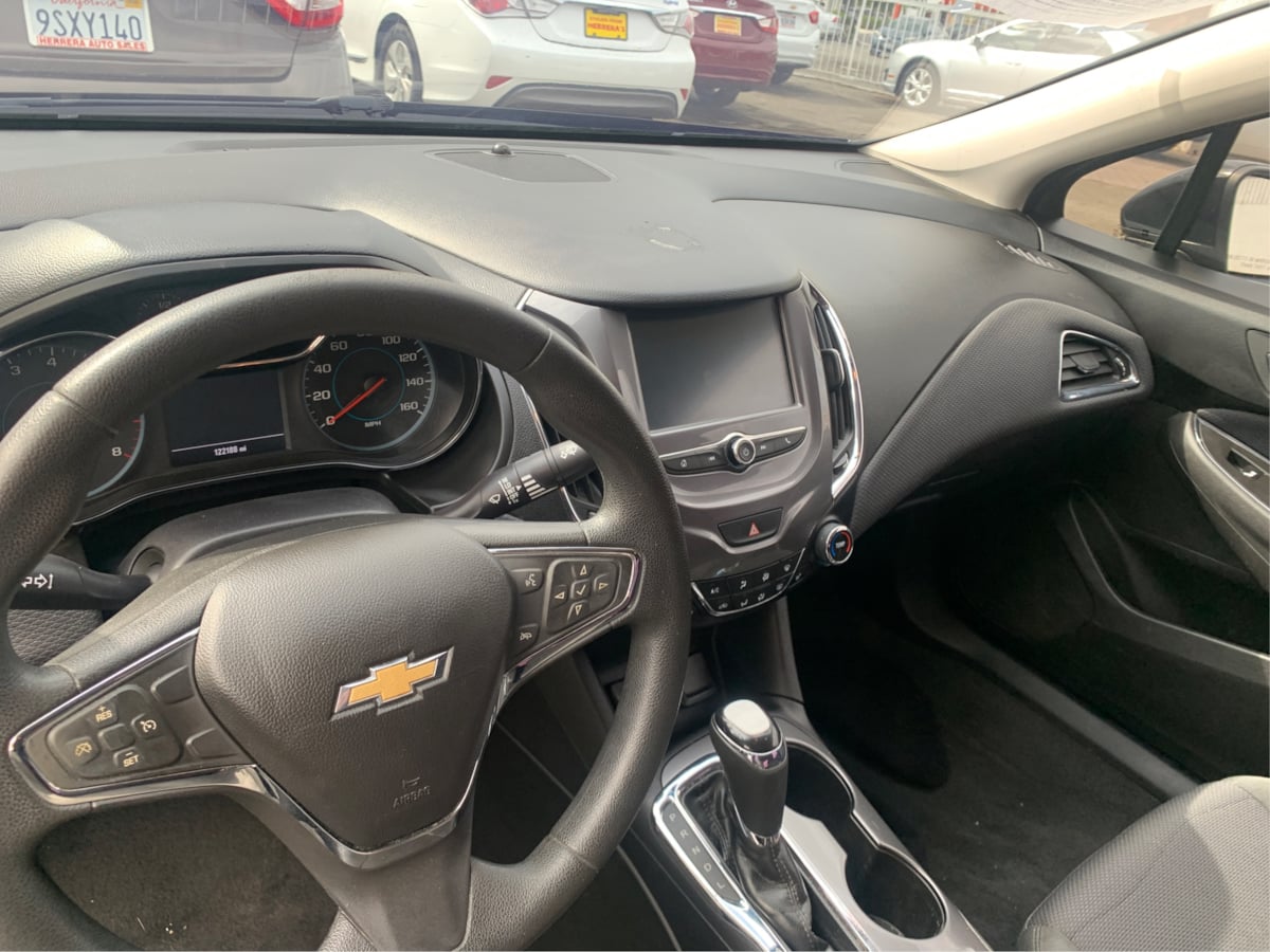2018 Chevrolet Cruze LT photo 10