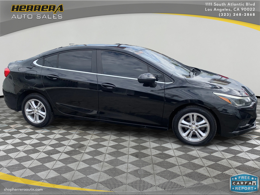 2018 Chevrolet Cruze LT photo 2