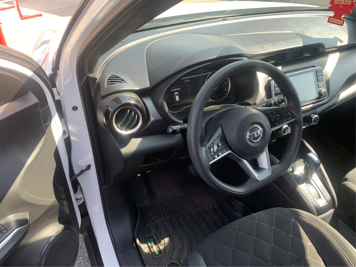 2020 Nissan Kicks SV photo 9