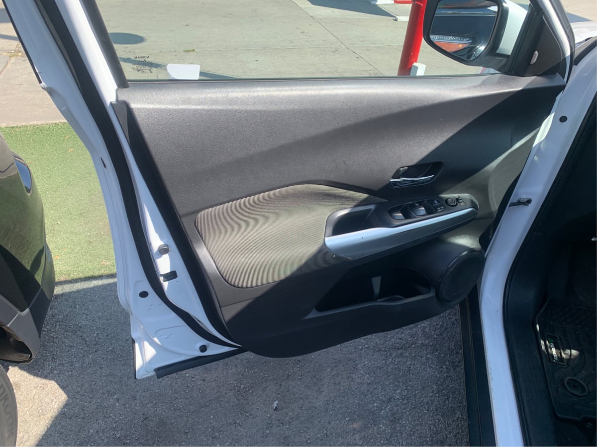 2020 Nissan Kicks SV photo 11