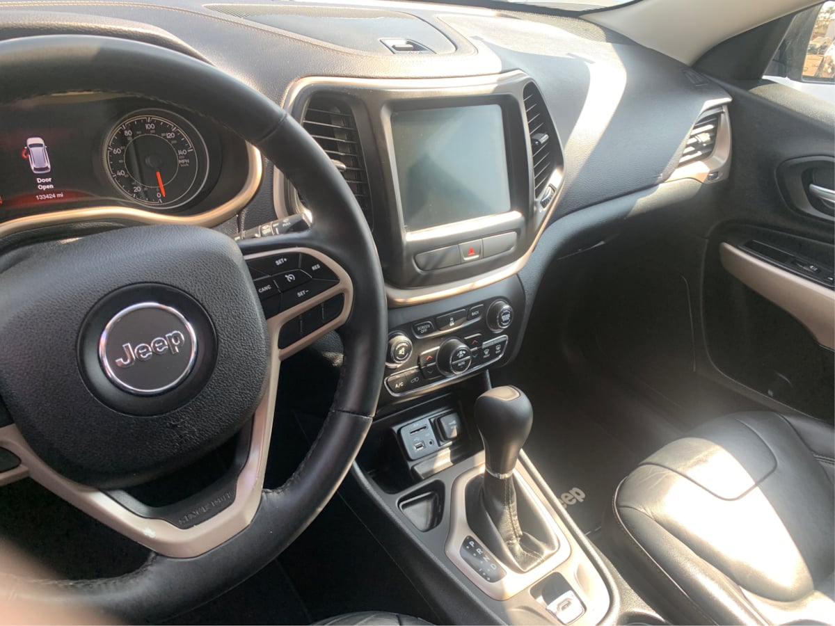 2017 Jeep Cherokee High Altitude photo 11