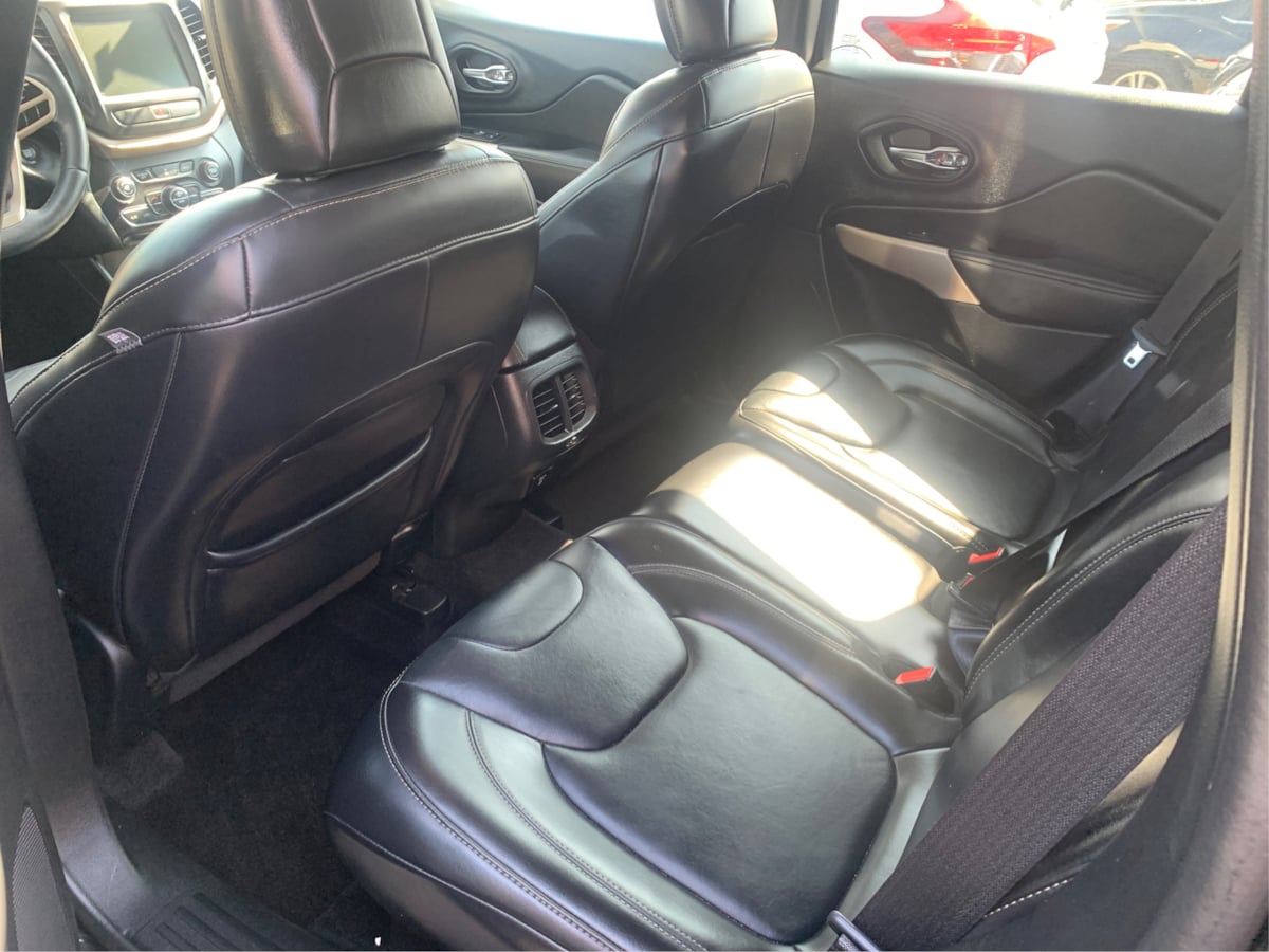 2017 Jeep Cherokee High Altitude photo 12