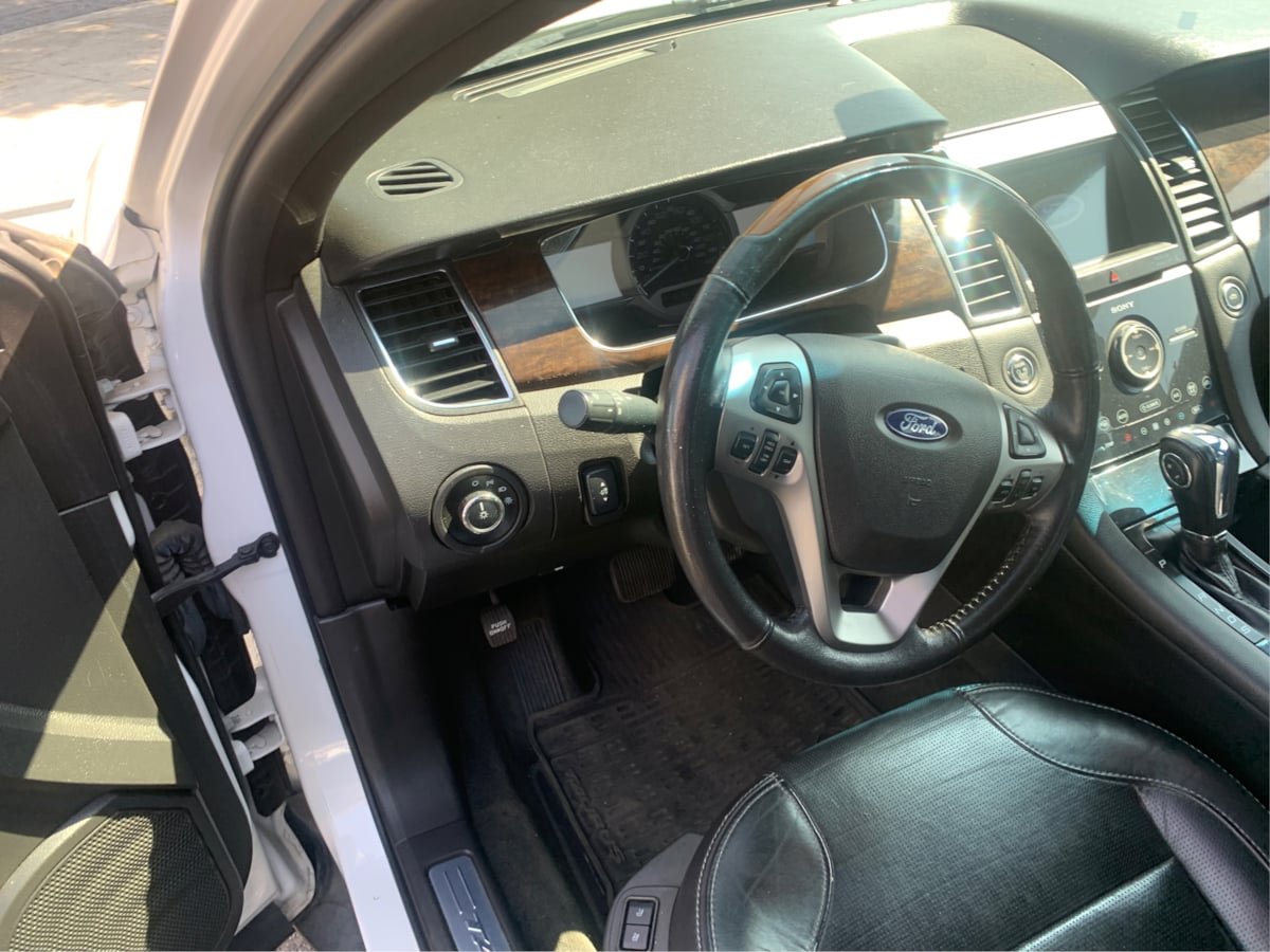 2017 Ford Taurus Limited photo 10