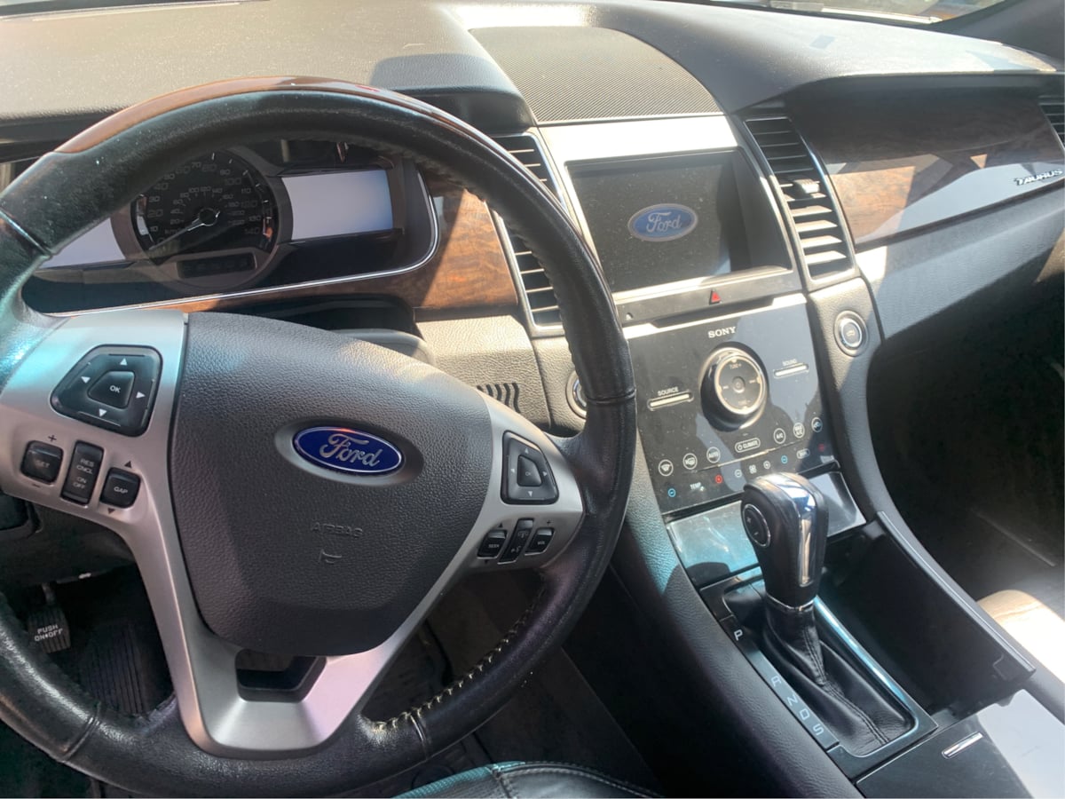 2017 Ford Taurus Limited photo 11