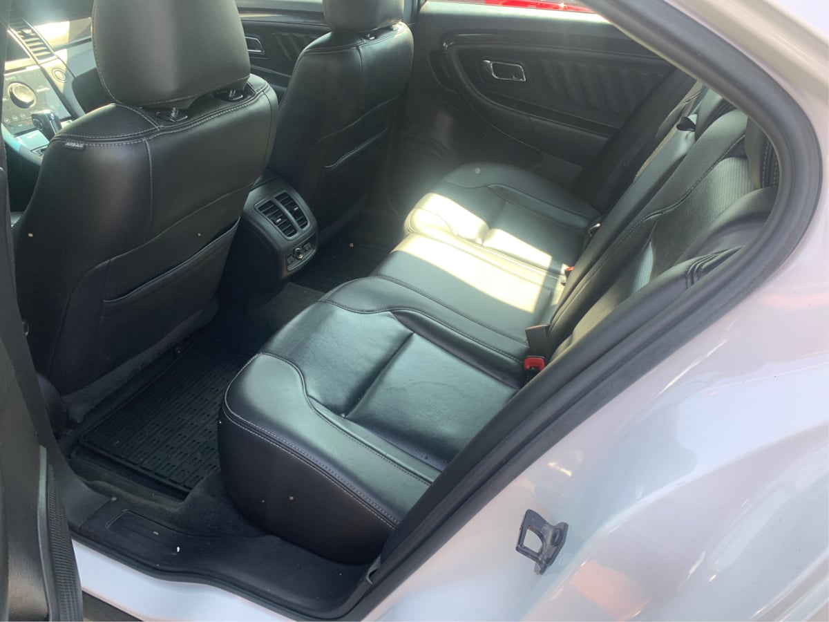 2017 Ford Taurus Limited photo 12