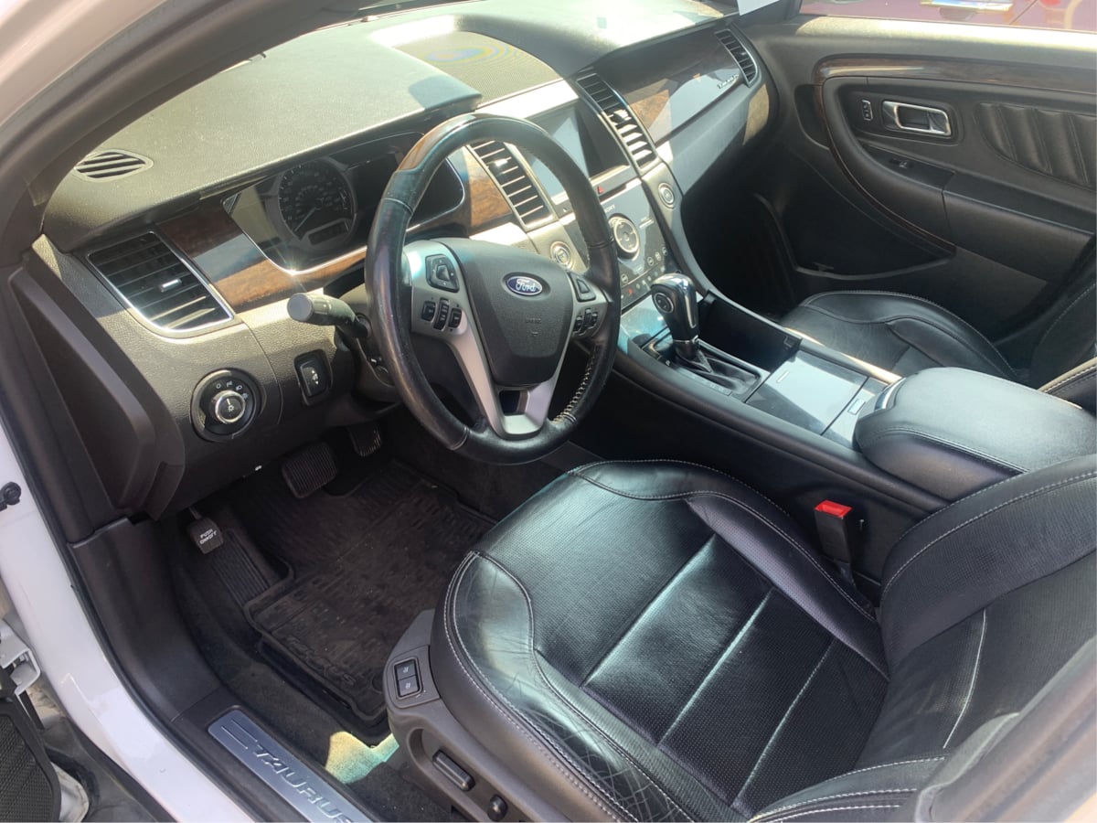 2017 Ford Taurus Limited photo 9