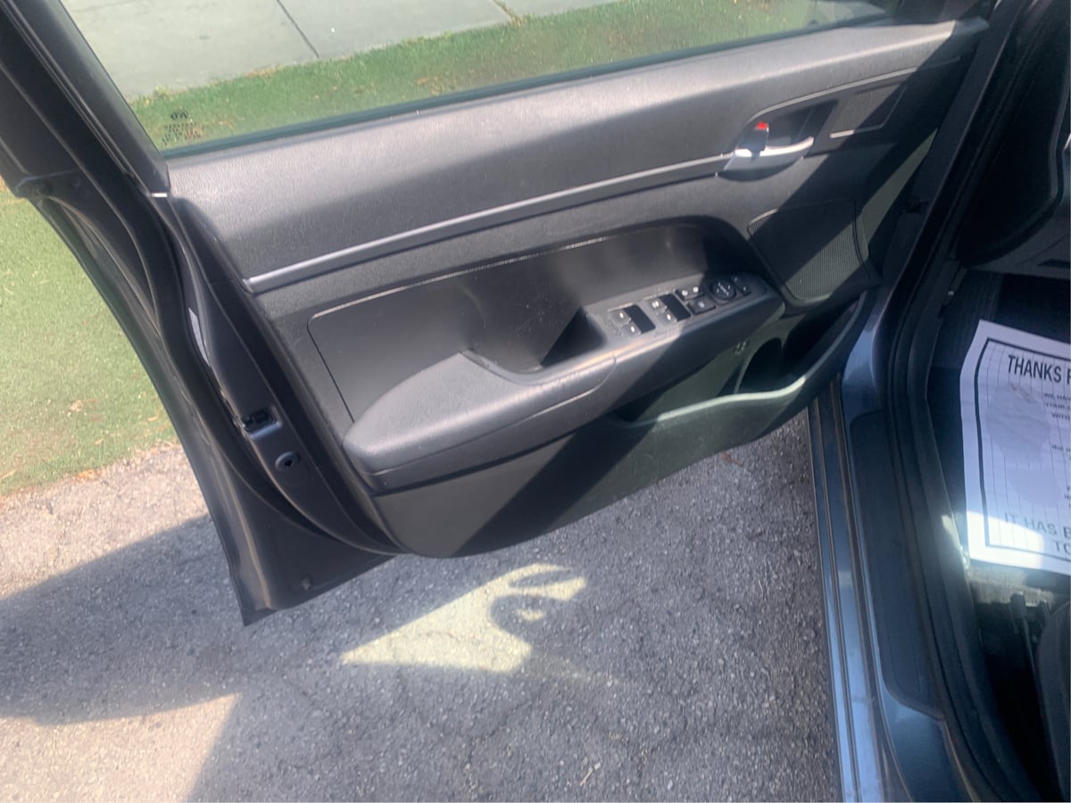 2019 Hyundai Elantra SE - Photo 11