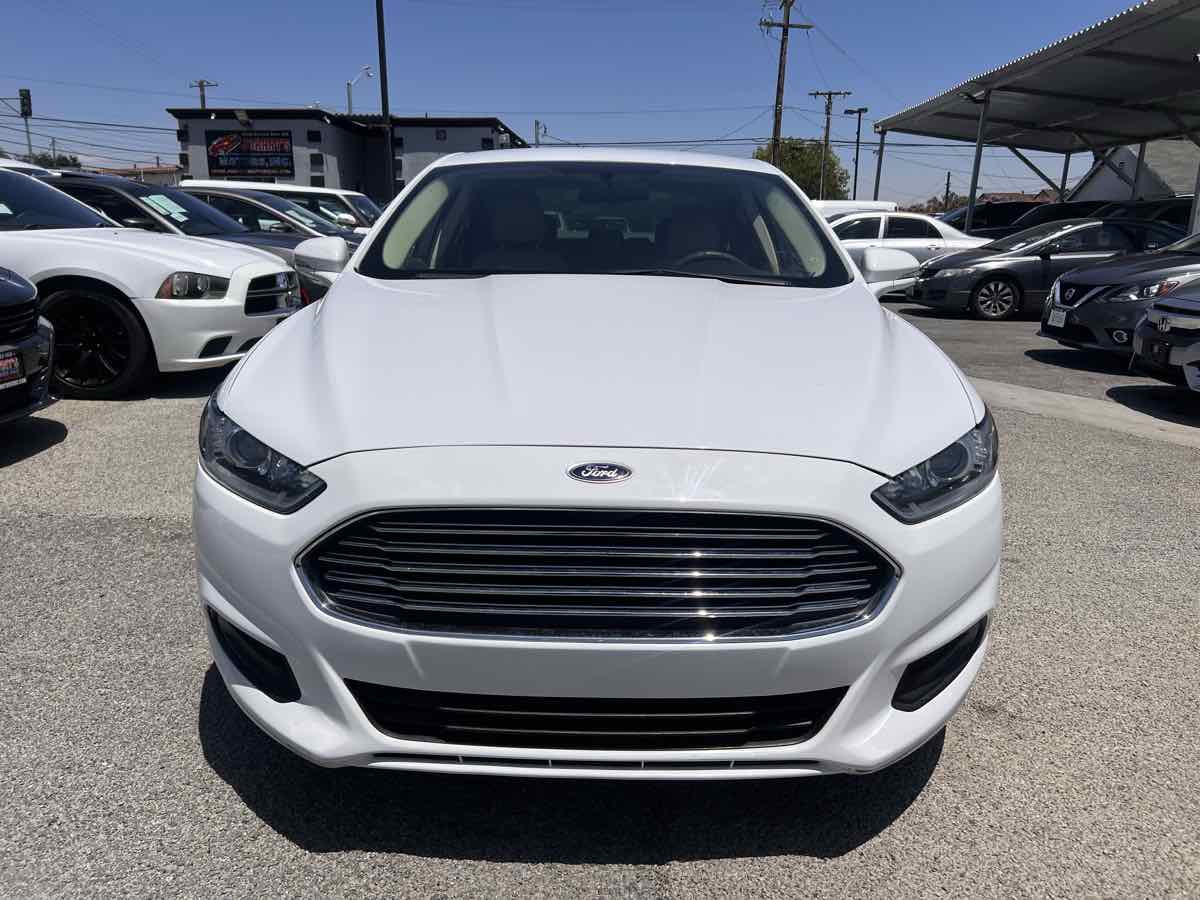 2016 Ford Fusion SE Hybrid photo 2