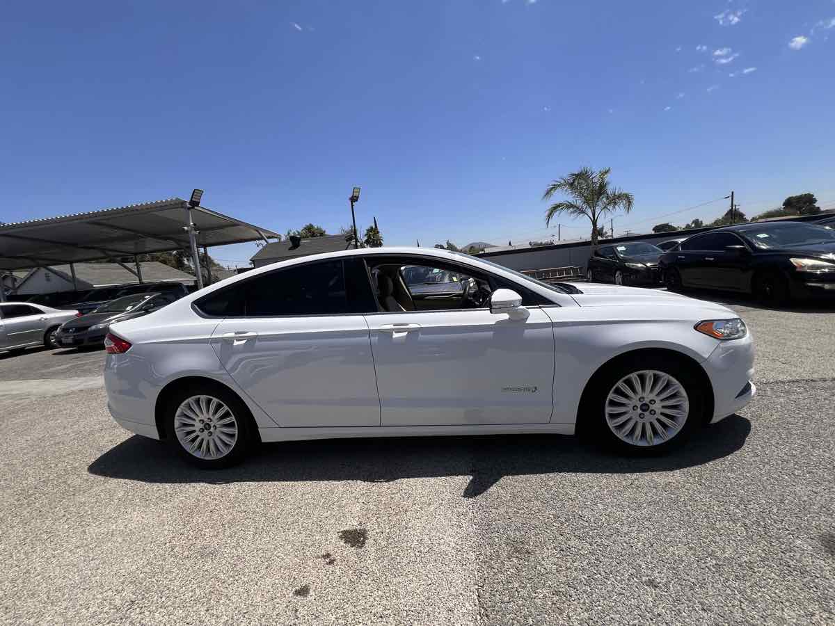 2016 Ford Fusion SE Hybrid photo 4
