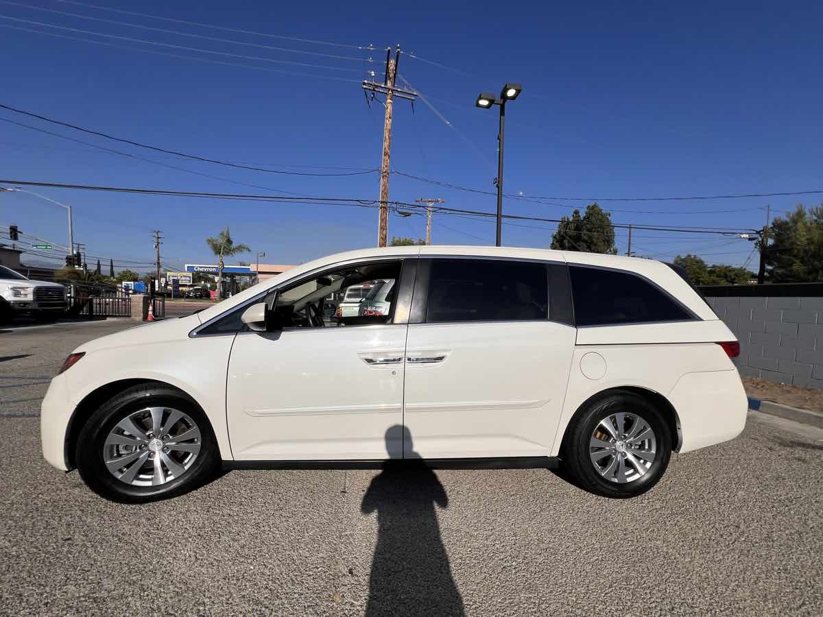 2016 Honda Odyssey SE photo 3