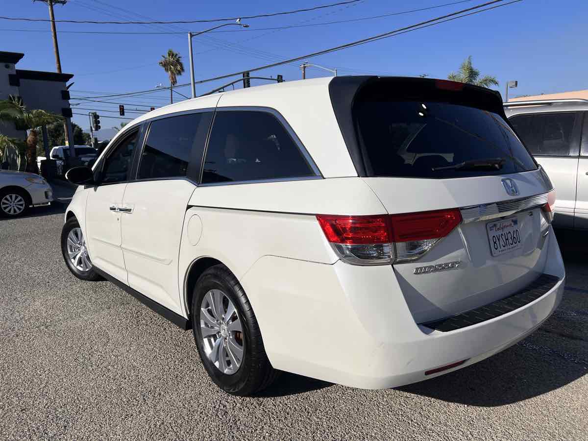 2016 Honda Odyssey SE photo 4