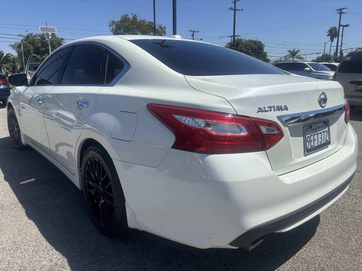2016 Nissan Altima 2.5 SL photo 2