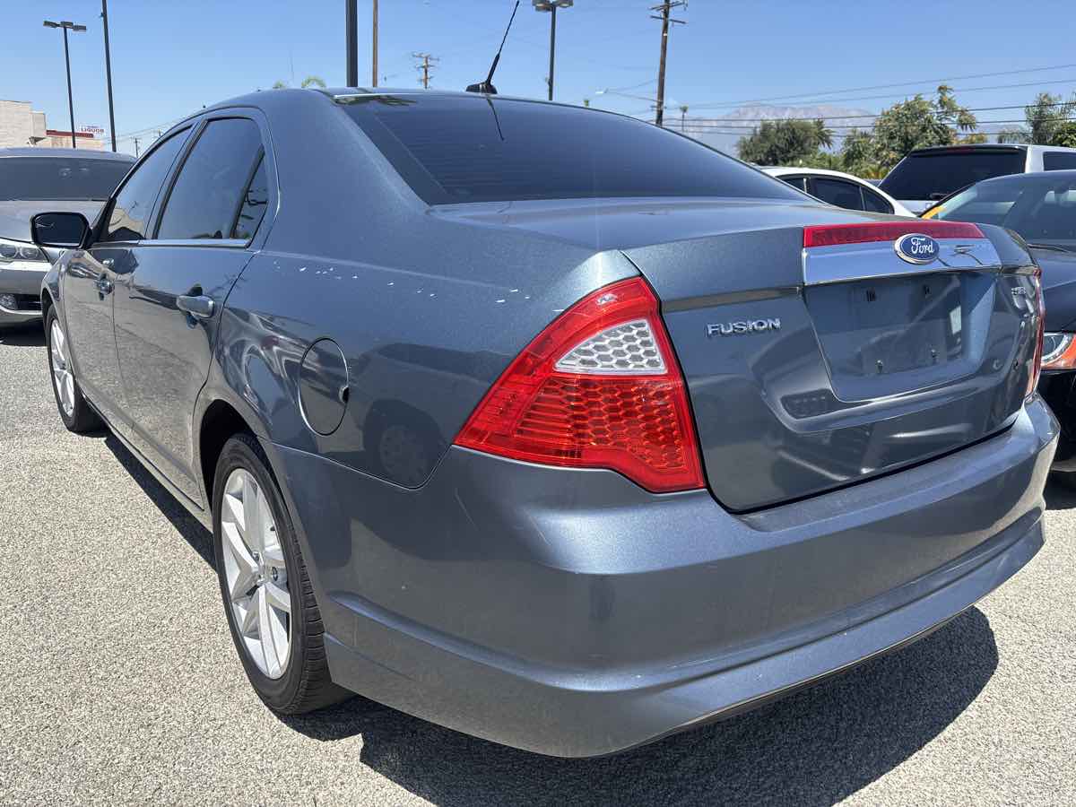 2011 Ford Fusion SEL photo 2