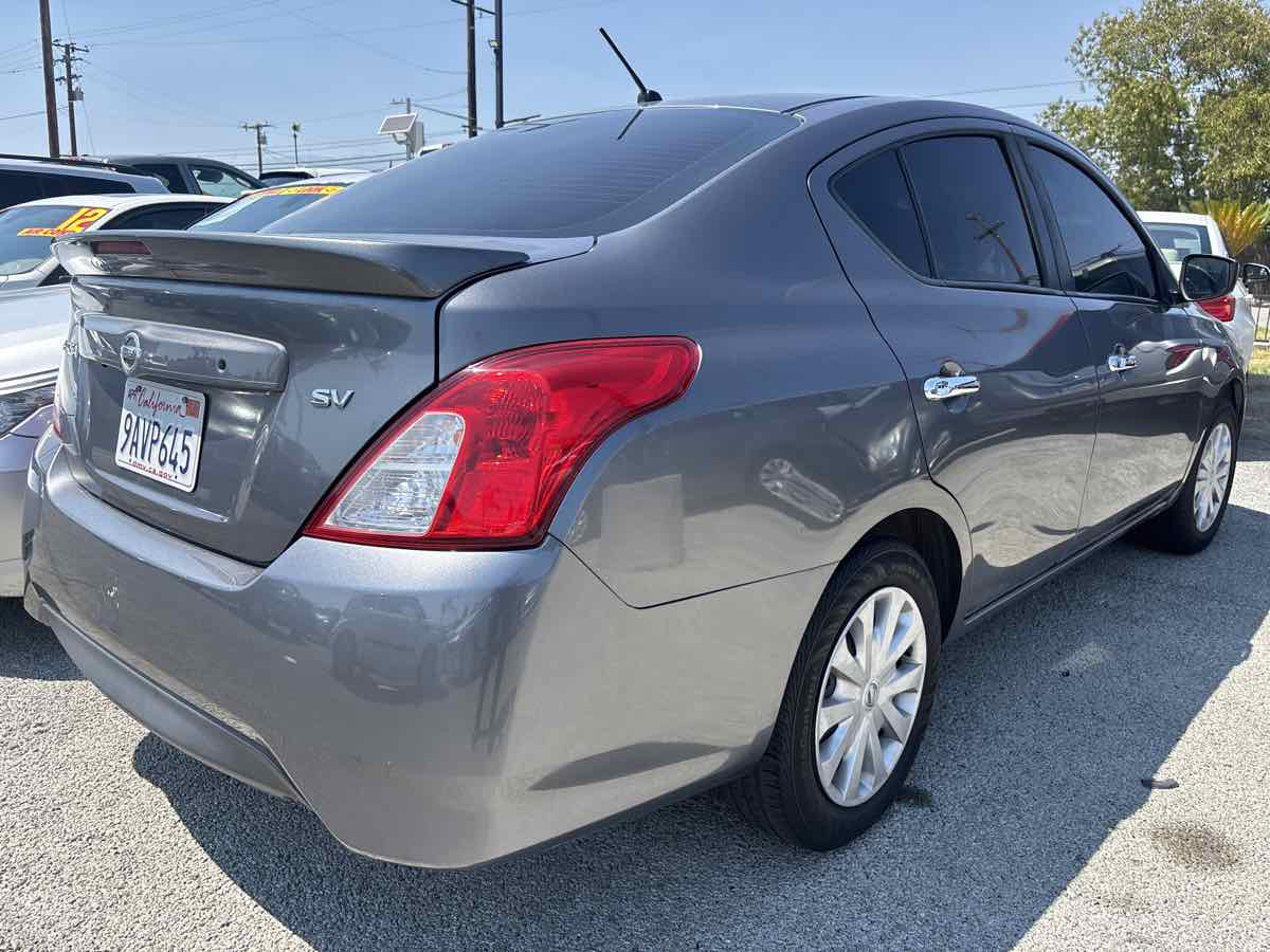 2019 Nissan Versa Sedan SV photo 3
