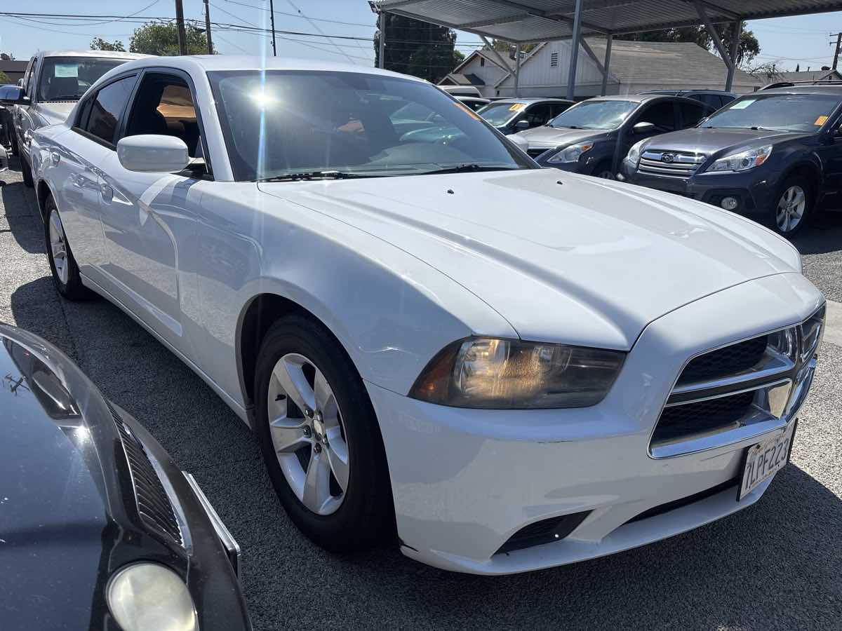 2013 Dodge Charger SE photo 4