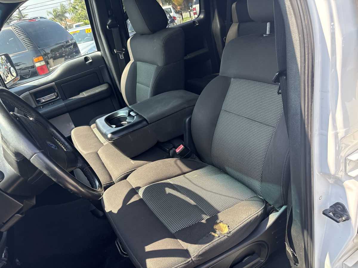 2004 Ford F-150 XLT photo 10