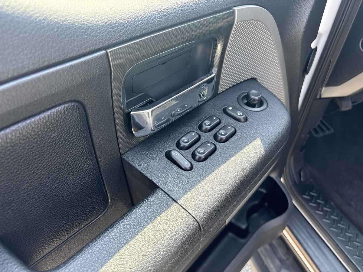 2004 Ford F-150 XLT photo 11