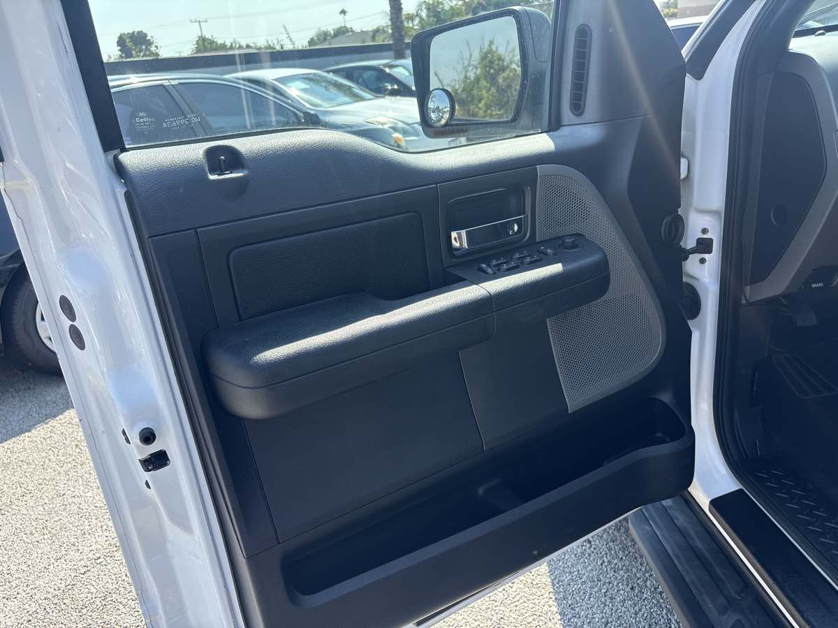 2004 Ford F-150 XLT photo 12