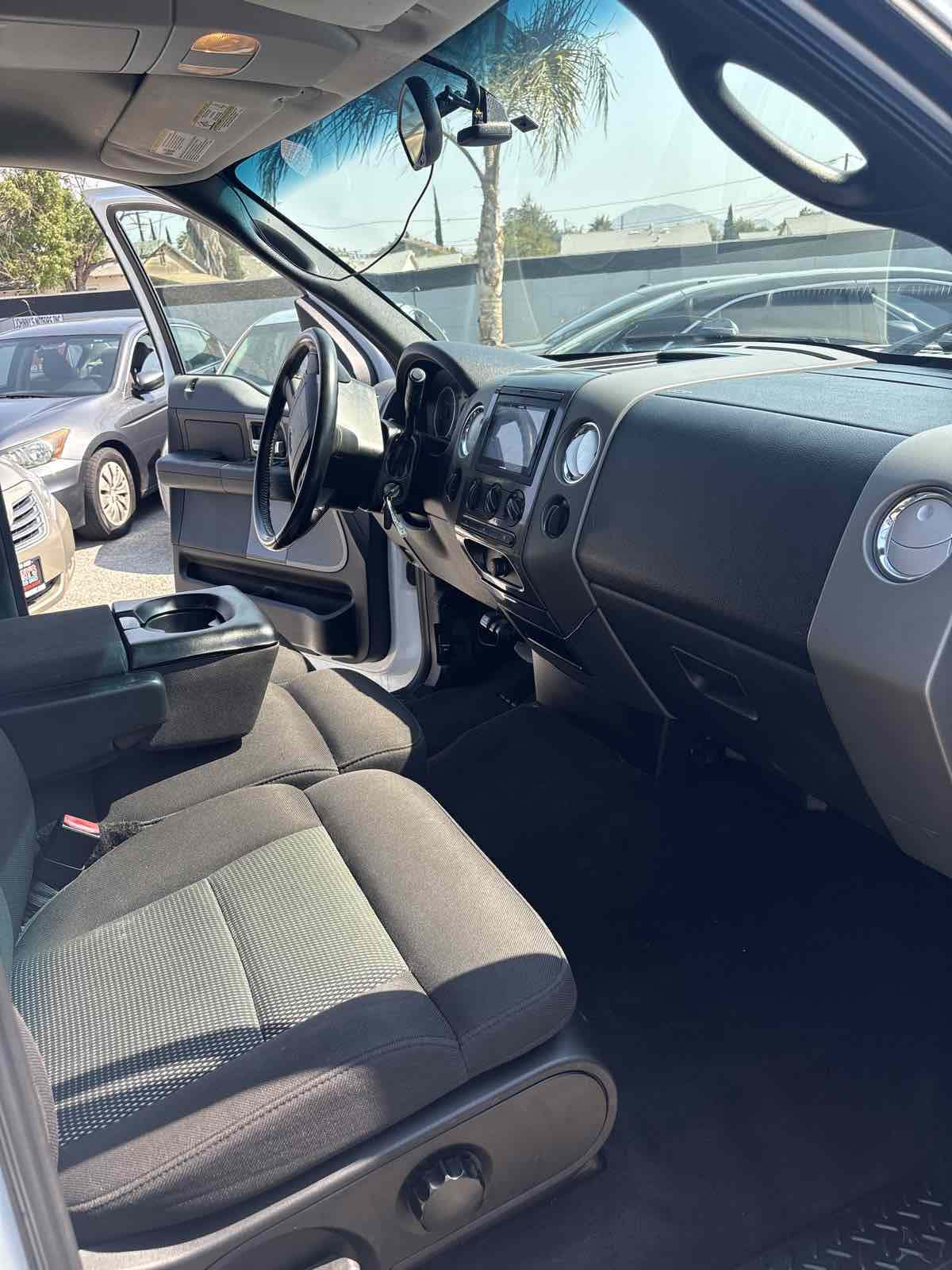 2004 Ford F-150 XLT photo 23