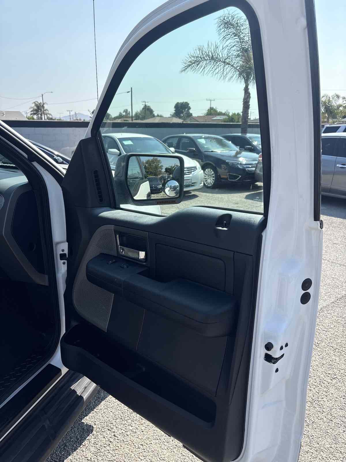 2004 Ford F-150 XLT photo 24
