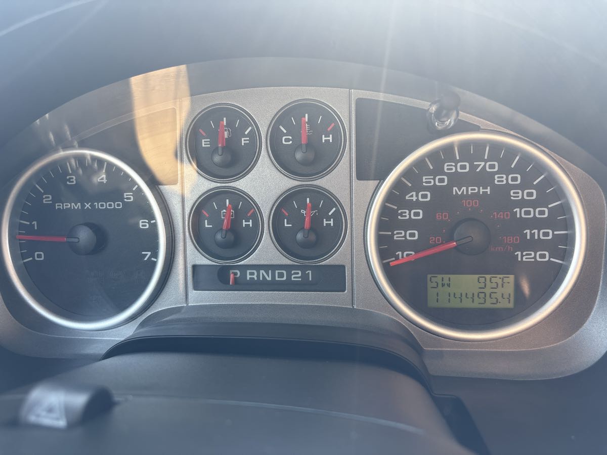 2004 Ford F-150 XLT photo 28