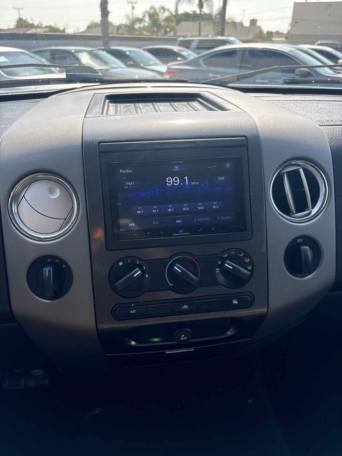 2004 Ford F-150 XLT photo 29