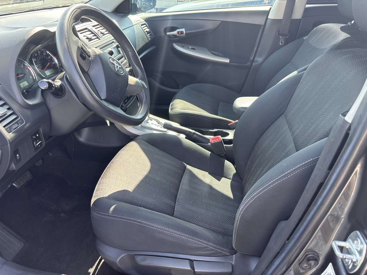 2012 Toyota Corolla L photo 4