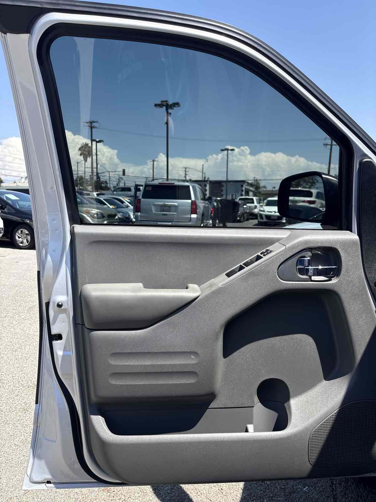 2021 Nissan Frontier SV photo 6