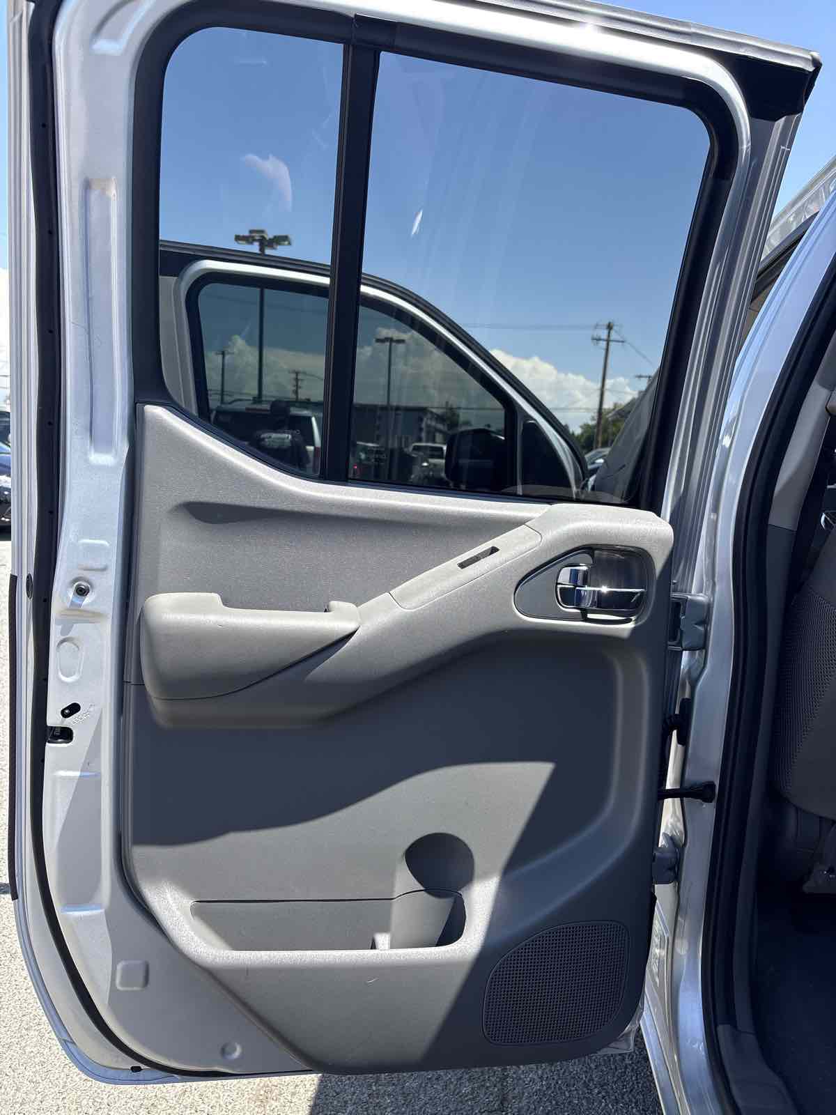 2021 Nissan Frontier SV photo 10