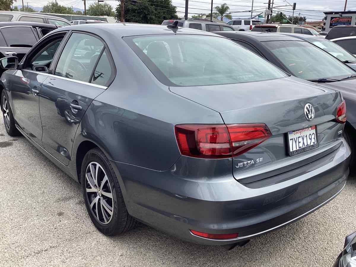 2017 Volkswagen Jetta 1.4T SE photo 2