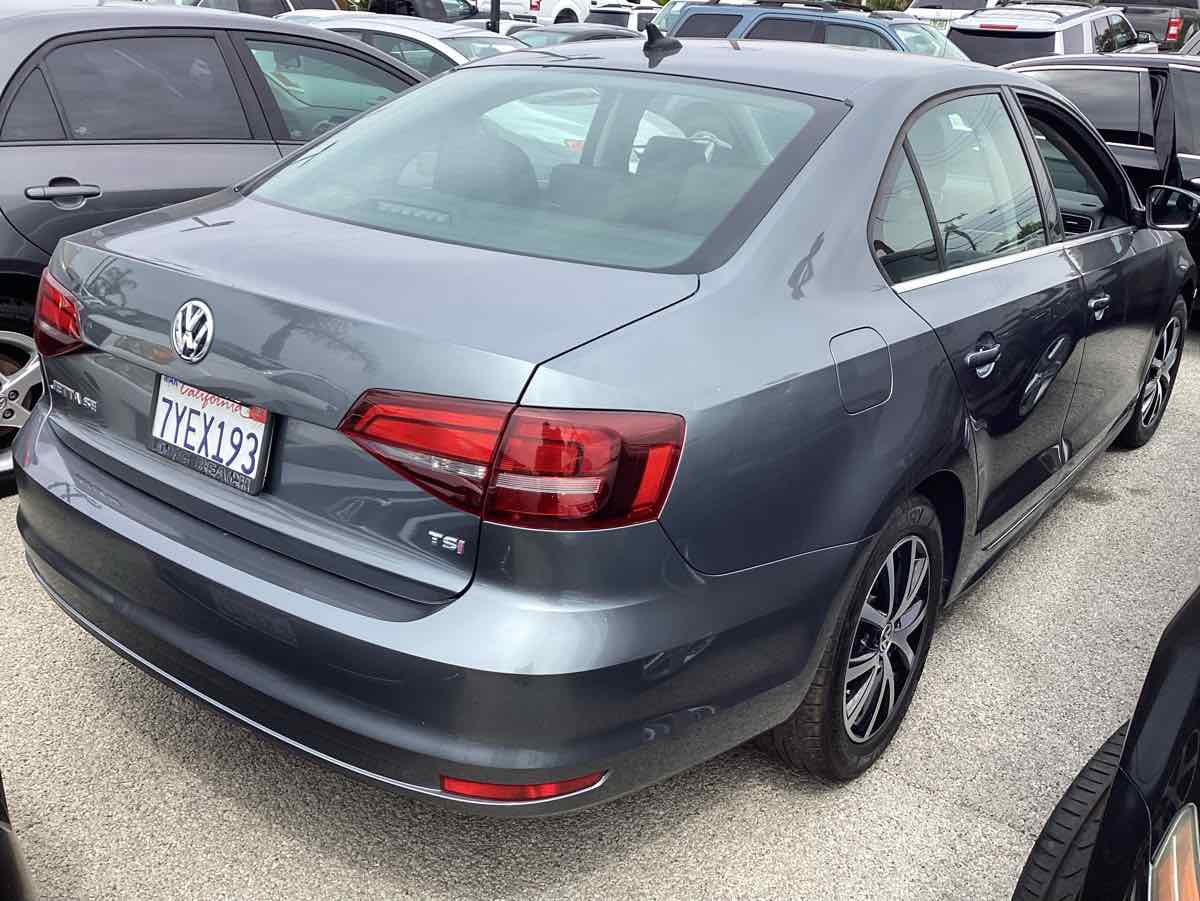 2017 Volkswagen Jetta 1.4T SE photo 3