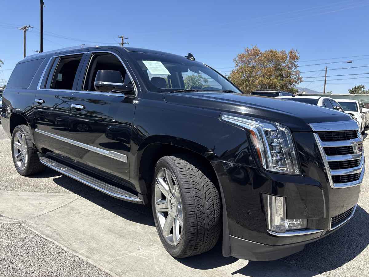 2020 Cadillac Escalade ESV Luxury photo 5