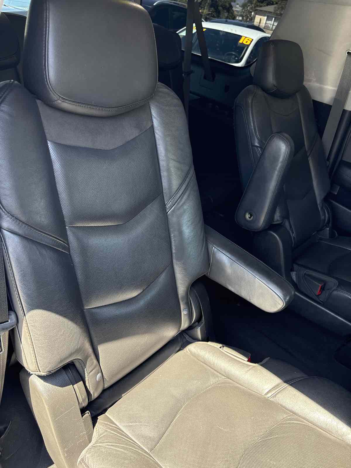2020 Cadillac Escalade ESV Luxury photo 17