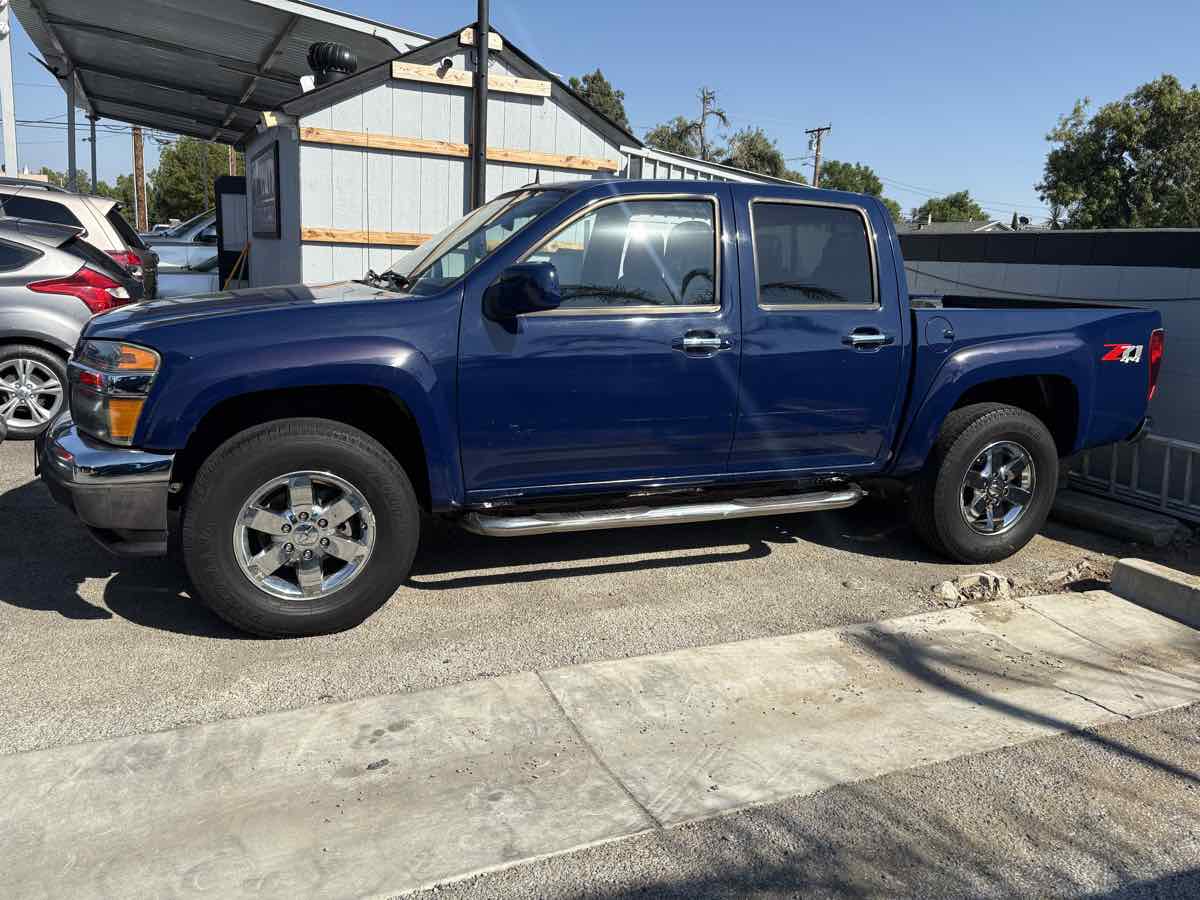2011 Chevrolet Colorado photo 2