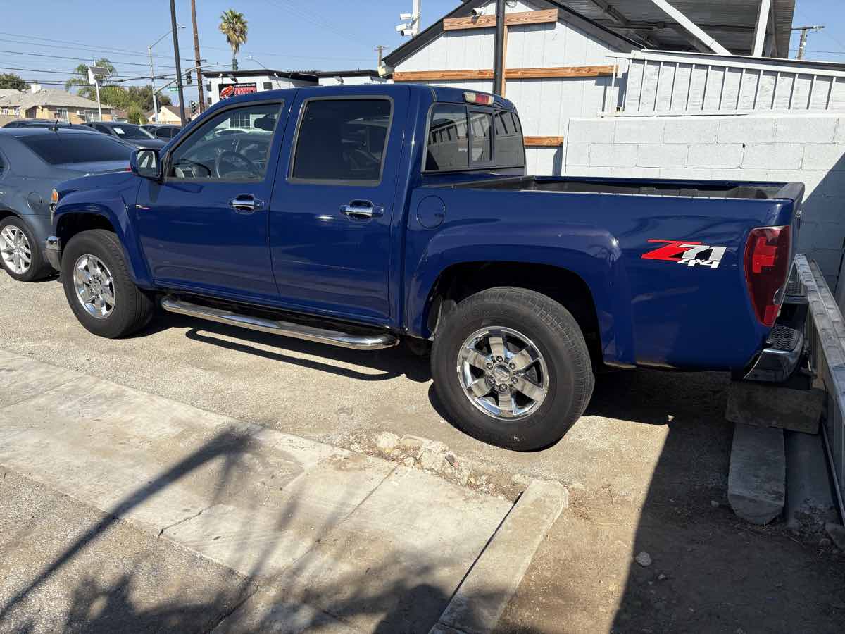 2011 Chevrolet Colorado photo 3