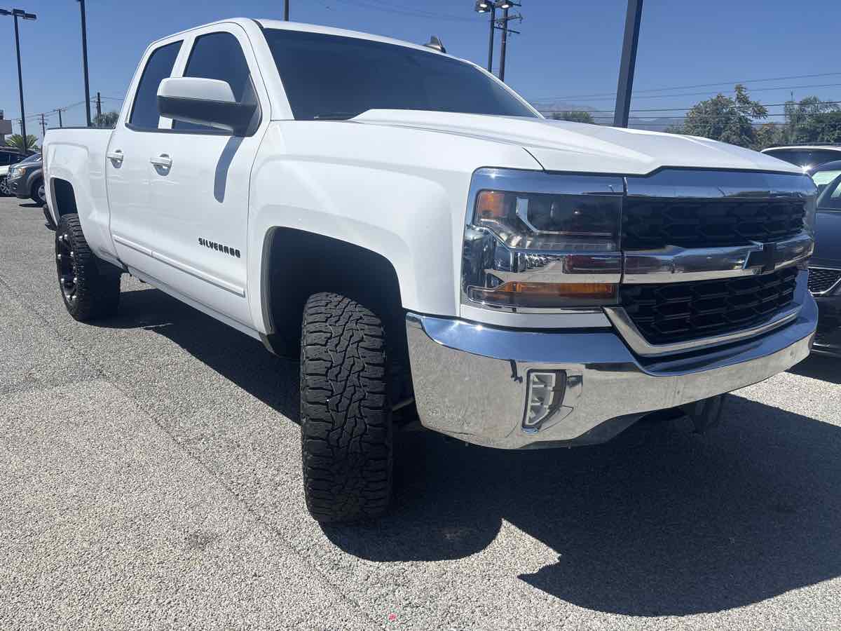2016 Chevrolet Silverado 1500 LT photo 3
