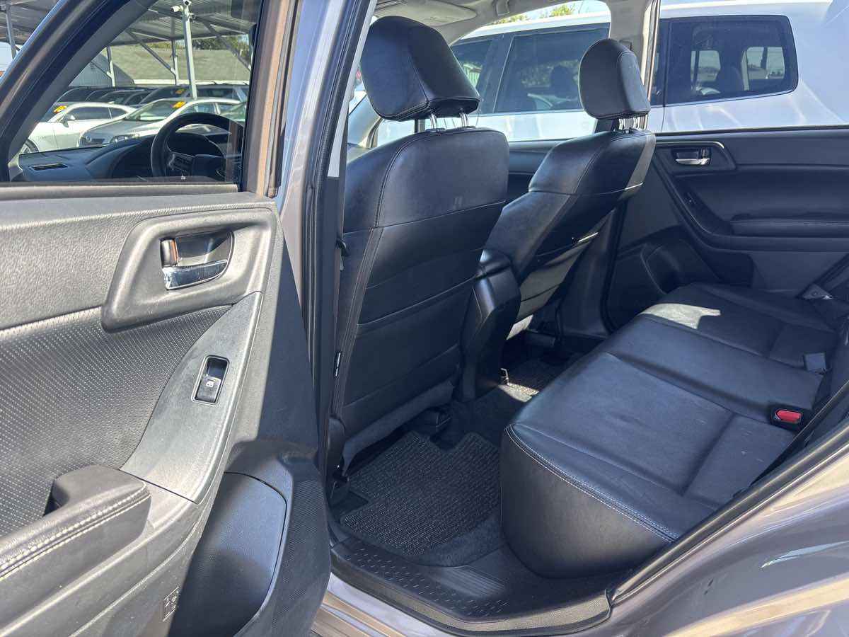 2014 Subaru Forester 2.5i Limited photo 11
