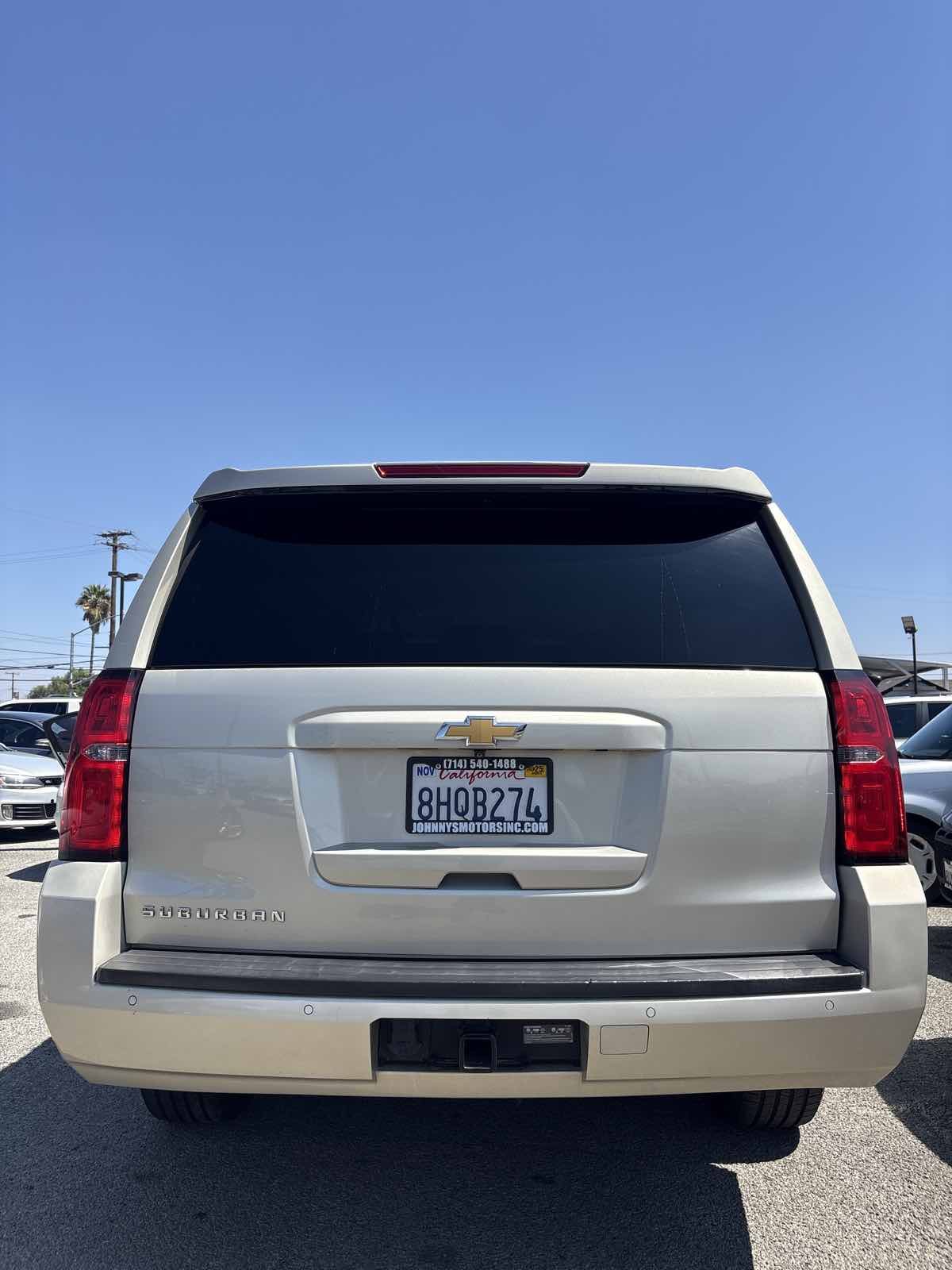 2017 Chevrolet Suburban LT photo 4