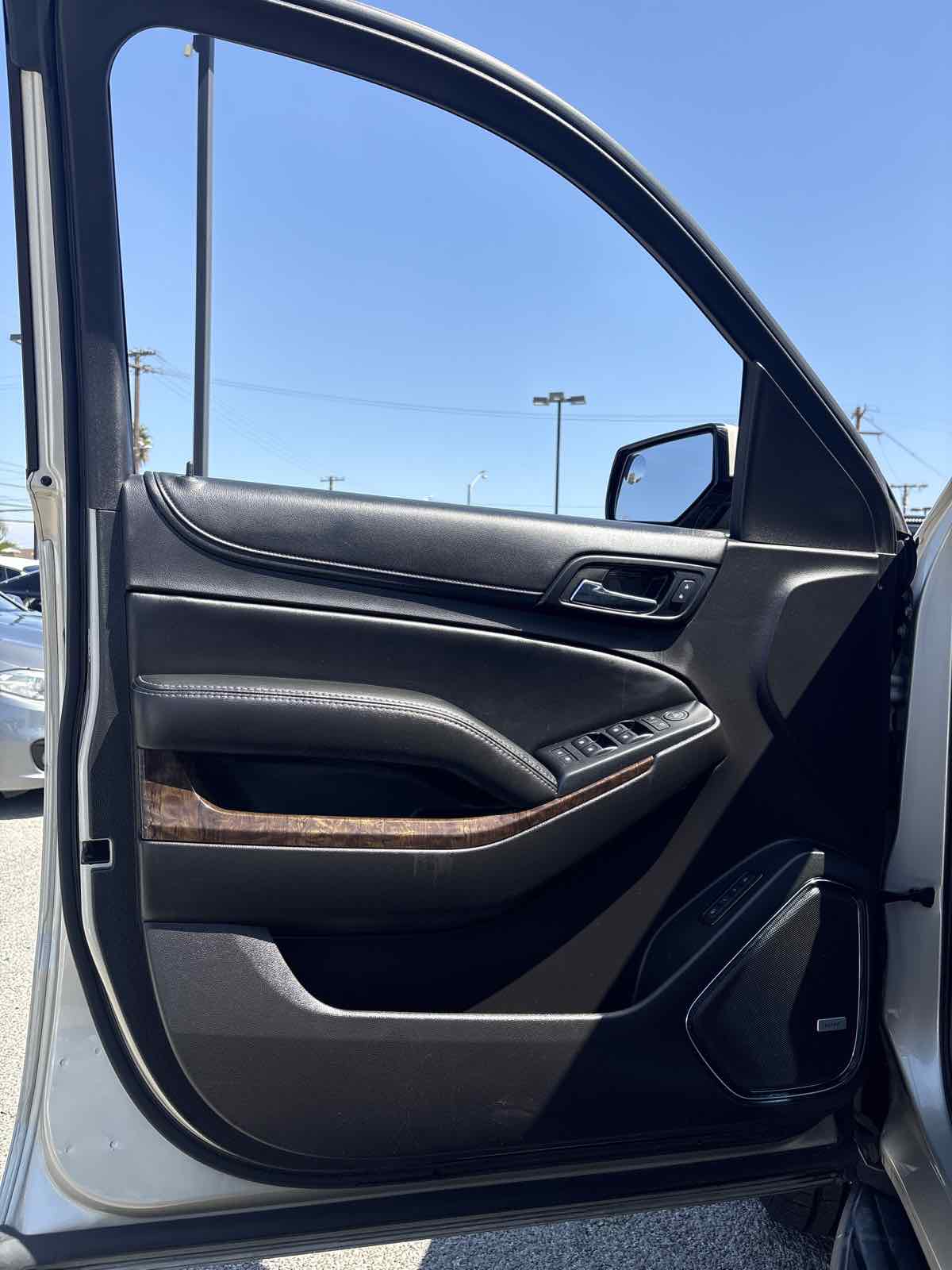 2017 Chevrolet Suburban LT photo 6