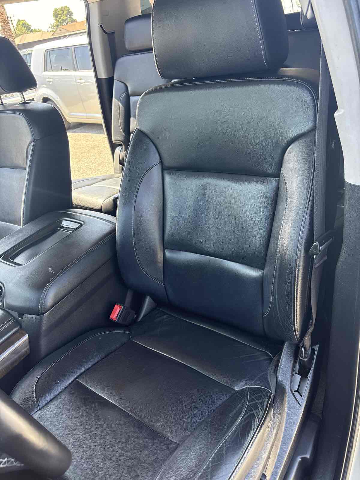 2017 Chevrolet Suburban LT photo 8