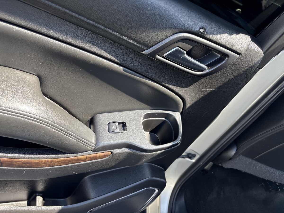 2017 Chevrolet Suburban LT photo 11