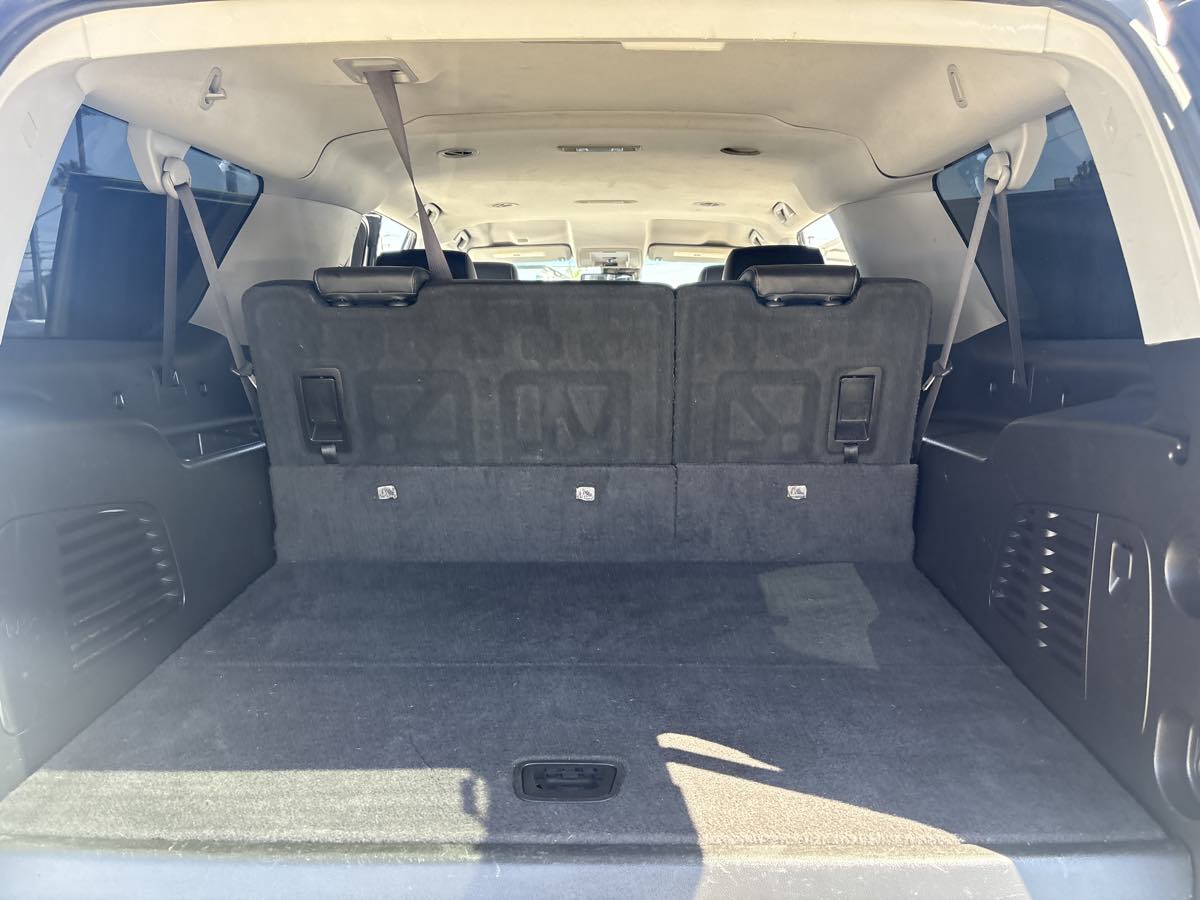 2017 Chevrolet Suburban LT photo 14